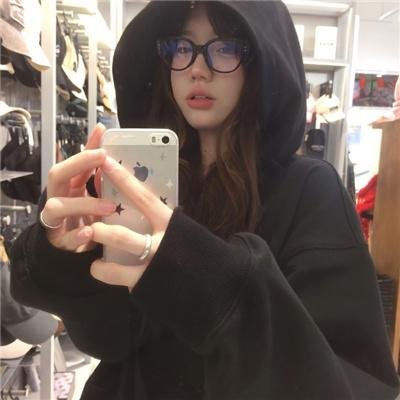 《娜希德》海报