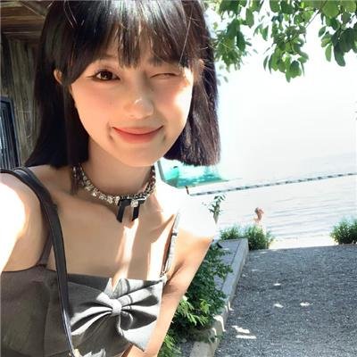 《保持微笑》海报